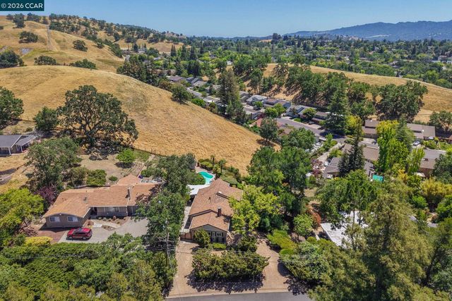 861 Holly Hill Dr, Walnut Creek, CA 94596