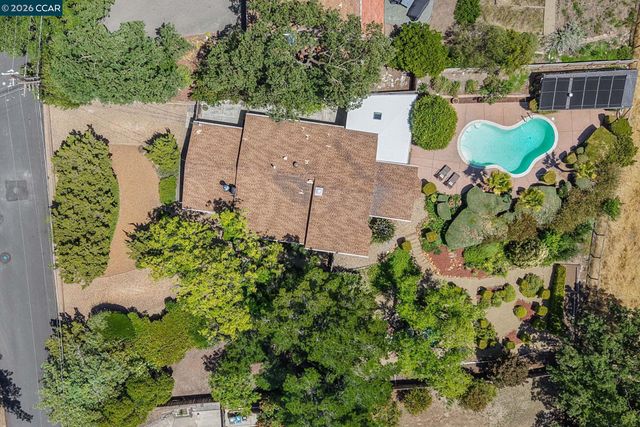 861 Holly Hill Dr, Walnut Creek, CA 94596