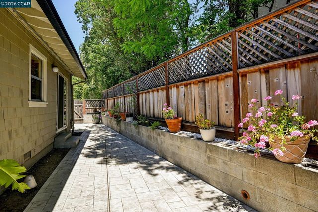 861 Holly Hill Dr, Walnut Creek, CA 94596