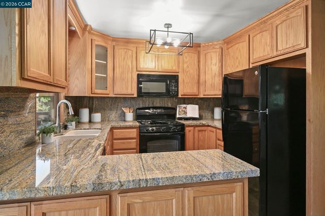 861 Holly Hill Dr, Walnut Creek, CA 94596