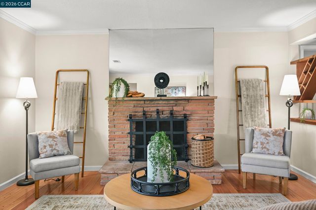861 Holly Hill Dr, Walnut Creek, CA 94596