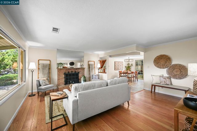 861 Holly Hill Dr, Walnut Creek, CA 94596