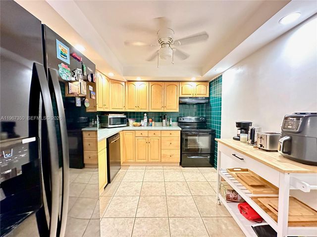 800 Parkview Dr 1007, Hallandale Beach, FL 33009