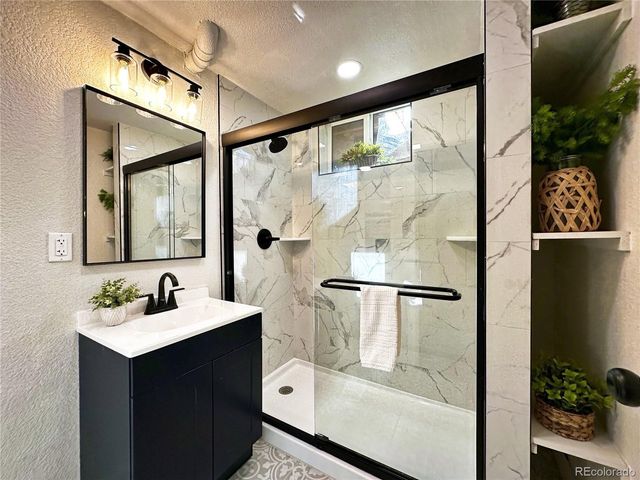 5440 W 5th Ave, Lakewood, CO 80226