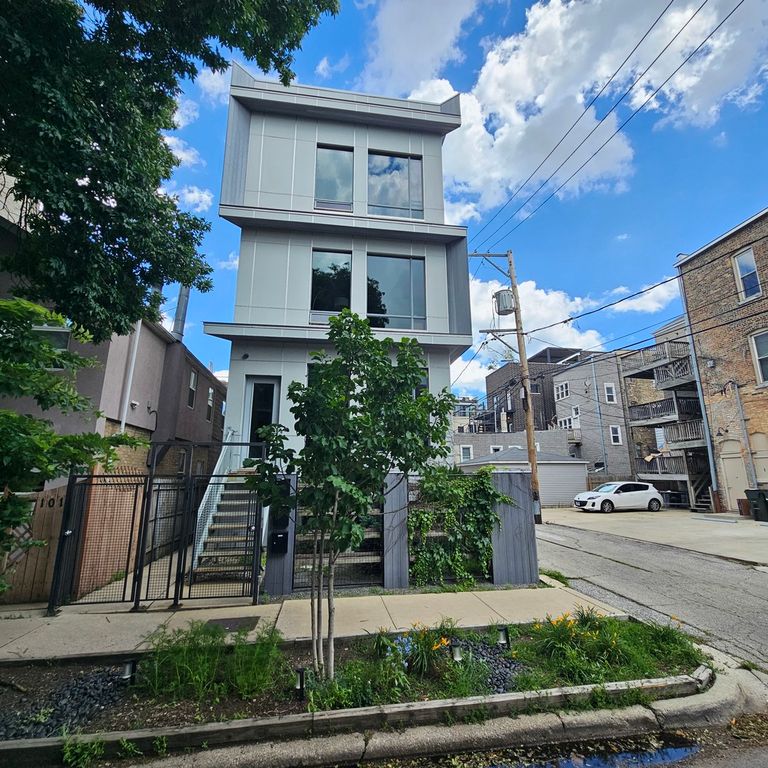 1013 N Honore Street 1, Chicago, IL 60622