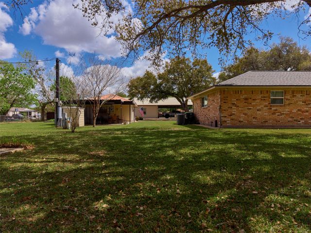 9015 Antonia Street, Needville, TX 77461