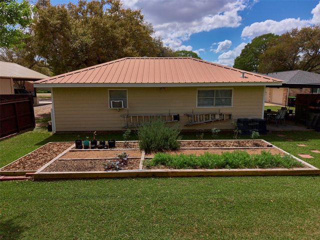 9015 Antonia Street, Needville, TX 77461