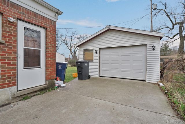 5616 Griggs Drive, Flint, MI 48504