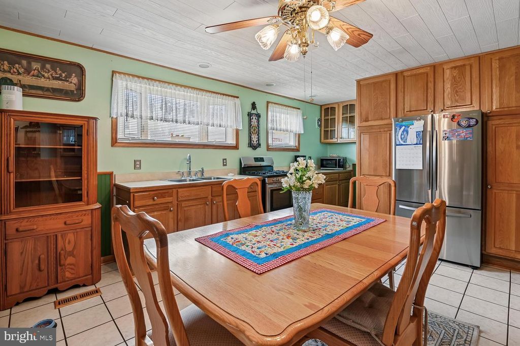 Image 12 of property listing at 6907 GERMAN HILL RD, Baltimore, MD 21222