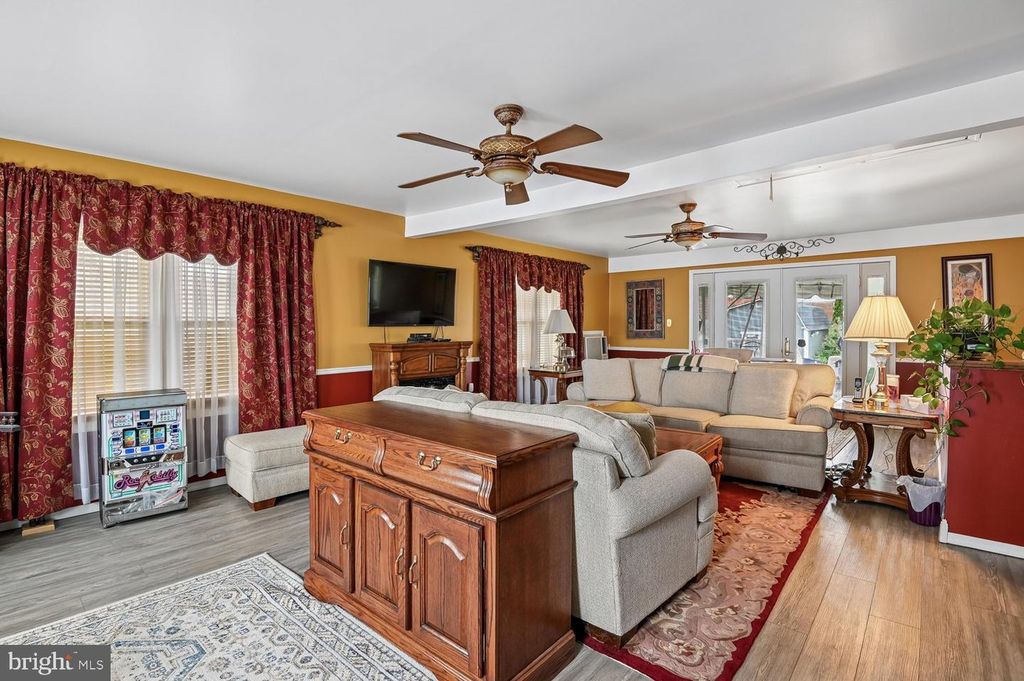 Image 14 of property listing at 6907 GERMAN HILL RD, Baltimore, MD 21222