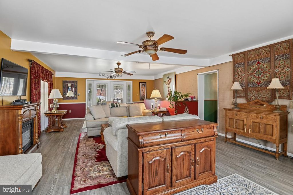 Image 15 of property listing at 6907 GERMAN HILL RD, Baltimore, MD 21222