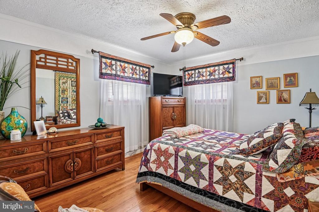 Image 21 of property listing at 6907 GERMAN HILL RD, Baltimore, MD 21222