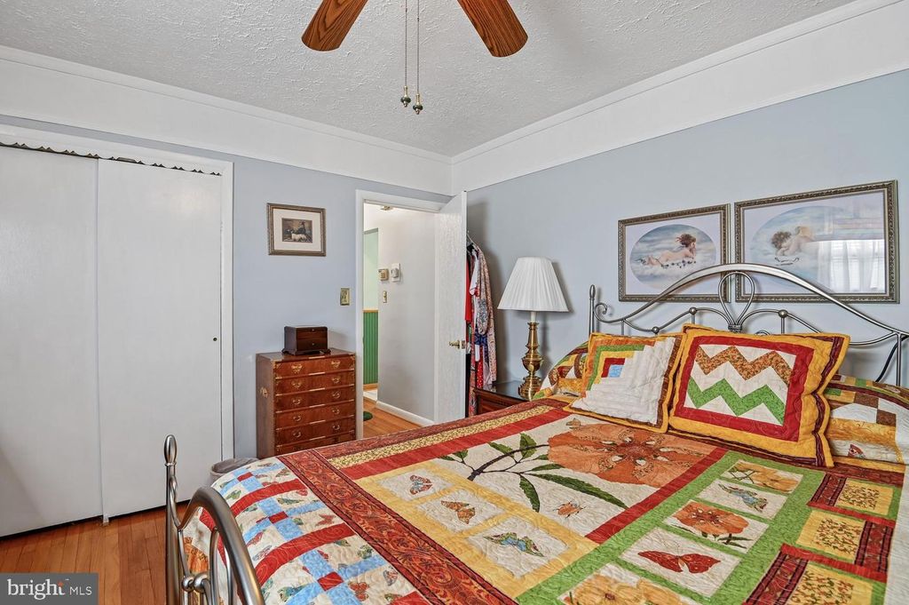 Image 25 of property listing at 6907 GERMAN HILL RD, Baltimore, MD 21222