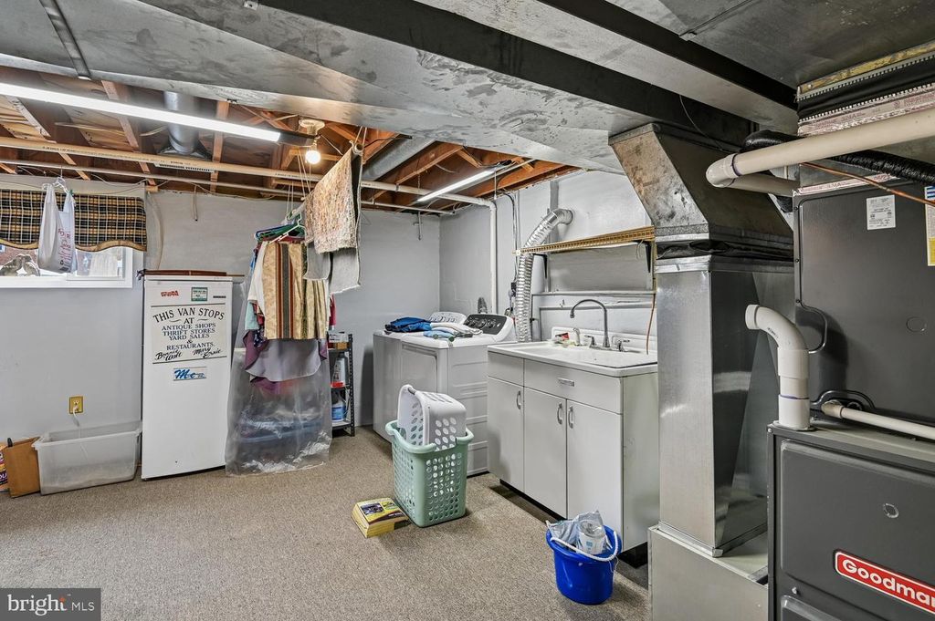 Image 26 of property listing at 6907 GERMAN HILL RD, Baltimore, MD 21222