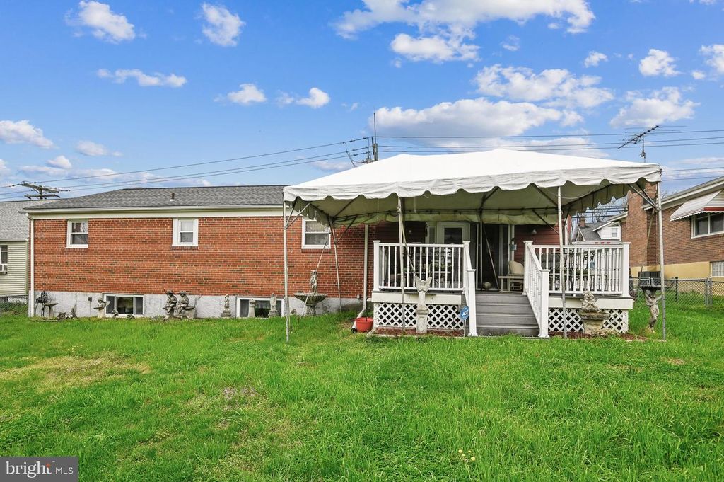 Image 5 of property listing at 6907 GERMAN HILL RD, Baltimore, MD 21222