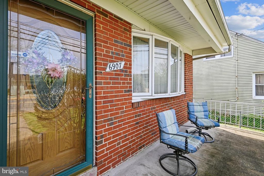 Image 7 of property listing at 6907 GERMAN HILL RD, Baltimore, MD 21222