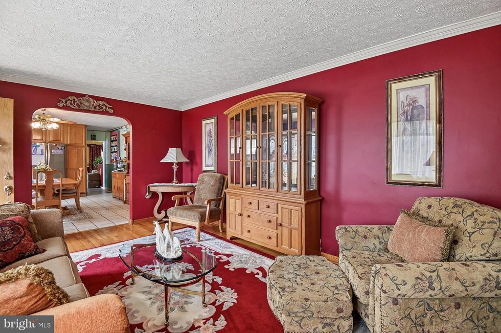 Image 9 of property listing at 6907 GERMAN HILL RD, Baltimore, MD 21222