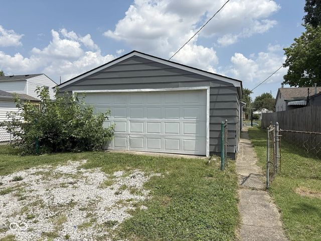 320 N 7th Avenue, Beech Grove, IN 46107