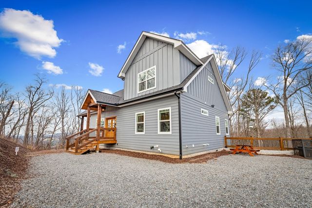 1016 Twisted Oak Road, Talking Rock, GA 30175