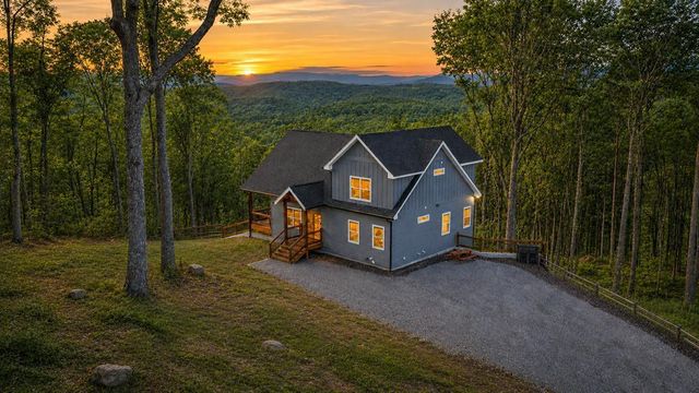 1016 Twisted Oak Road, Talking Rock, GA 30175