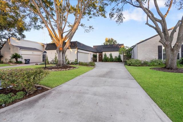 31 Wellington Drive, Sugar Land, TX 77478