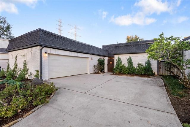 31 Wellington Drive, Sugar Land, TX 77478