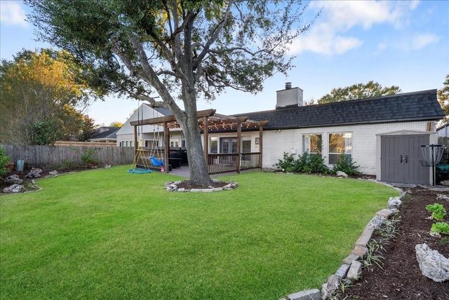 31 Wellington Drive, Sugar Land, TX 77478