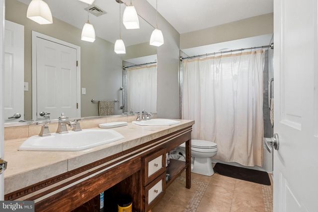 276 GREENTREE RD, Sewell, NJ 08080