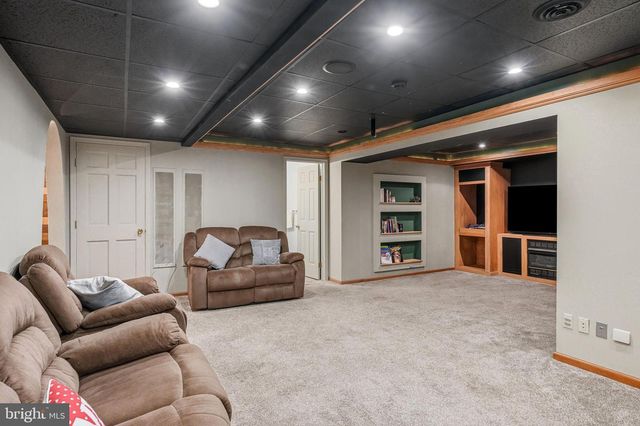 276 GREENTREE RD, Sewell, NJ 08080