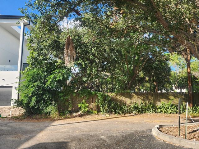 2318 W NORTH B STREET, Tampa, FL 33609