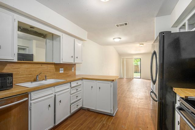 6819 W Cleburne Road, Fort Worth, TX 76133