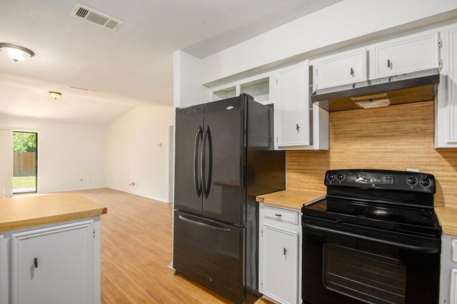 6819 W Cleburne Road, Fort Worth, TX 76133