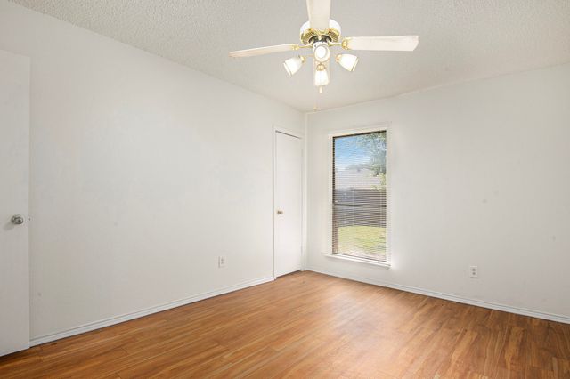 6819 W Cleburne Road, Fort Worth, TX 76133