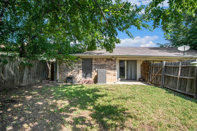 6819 W Cleburne Road, Fort Worth, TX 76133