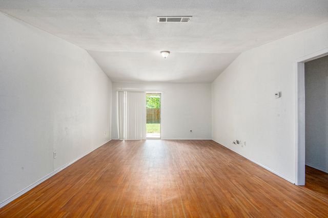 6819 W Cleburne Road, Fort Worth, TX 76133