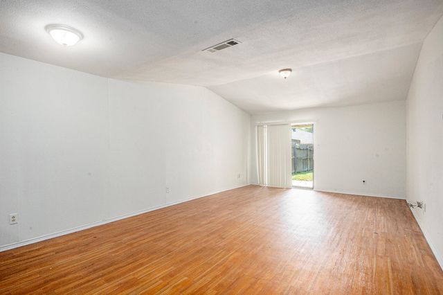 6819 W Cleburne Road, Fort Worth, TX 76133