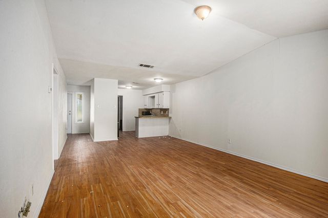 6819 W Cleburne Road, Fort Worth, TX 76133