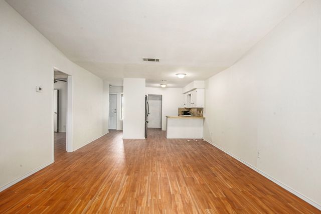 6819 W Cleburne Road, Fort Worth, TX 76133