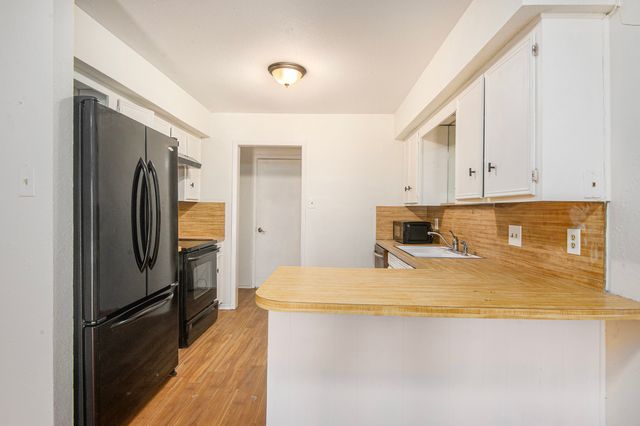 6819 W Cleburne Road, Fort Worth, TX 76133