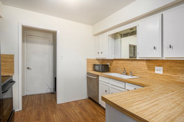 6819 W Cleburne Road, Fort Worth, TX 76133