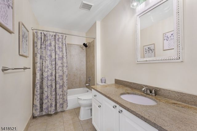39 Carey Arthur Drive, Wayne Twp., NJ 07470