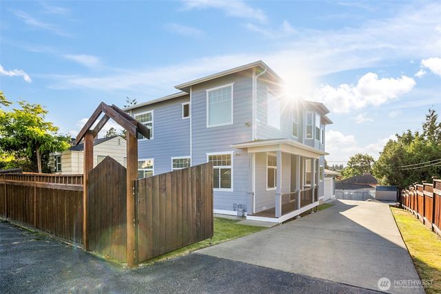 10821 Crestwood Drive S, Seattle, WA 98178