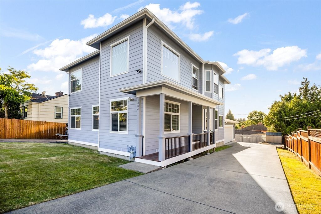 10821 Crestwood Drive S, Seattle, WA 98178
