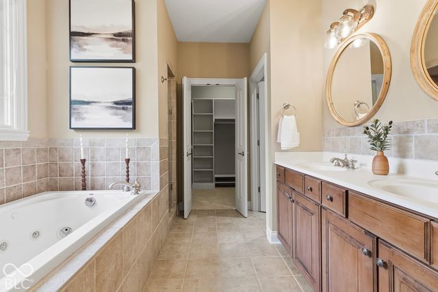 10041 Wading Crane Avenue, Fishers, IN 46055