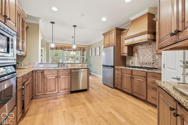 10041 Wading Crane Avenue, Fishers, IN 46055
