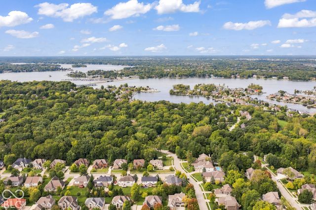 10041 Wading Crane Avenue, Fishers, IN 46055