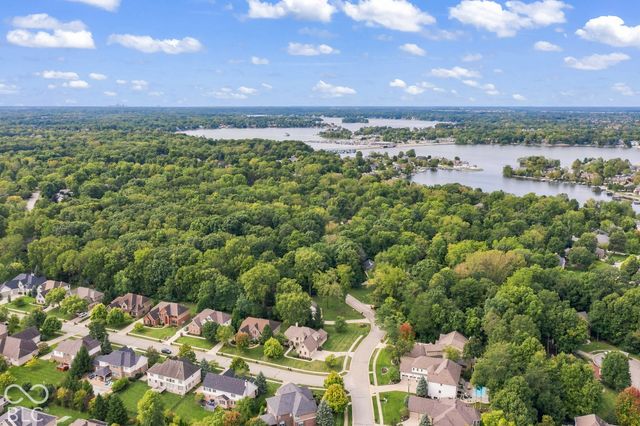 10041 Wading Crane Avenue, Fishers, IN 46055