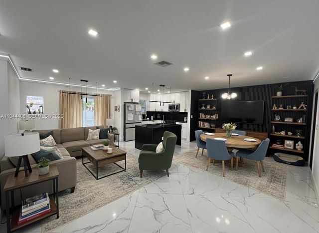 8600 Taft St, Pembroke Pines, FL 33024