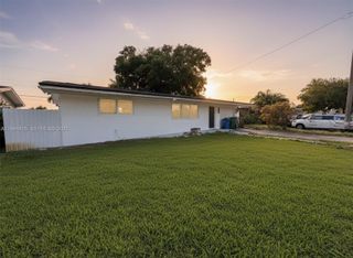 8600 Taft St, Pembroke Pines, FL 33024