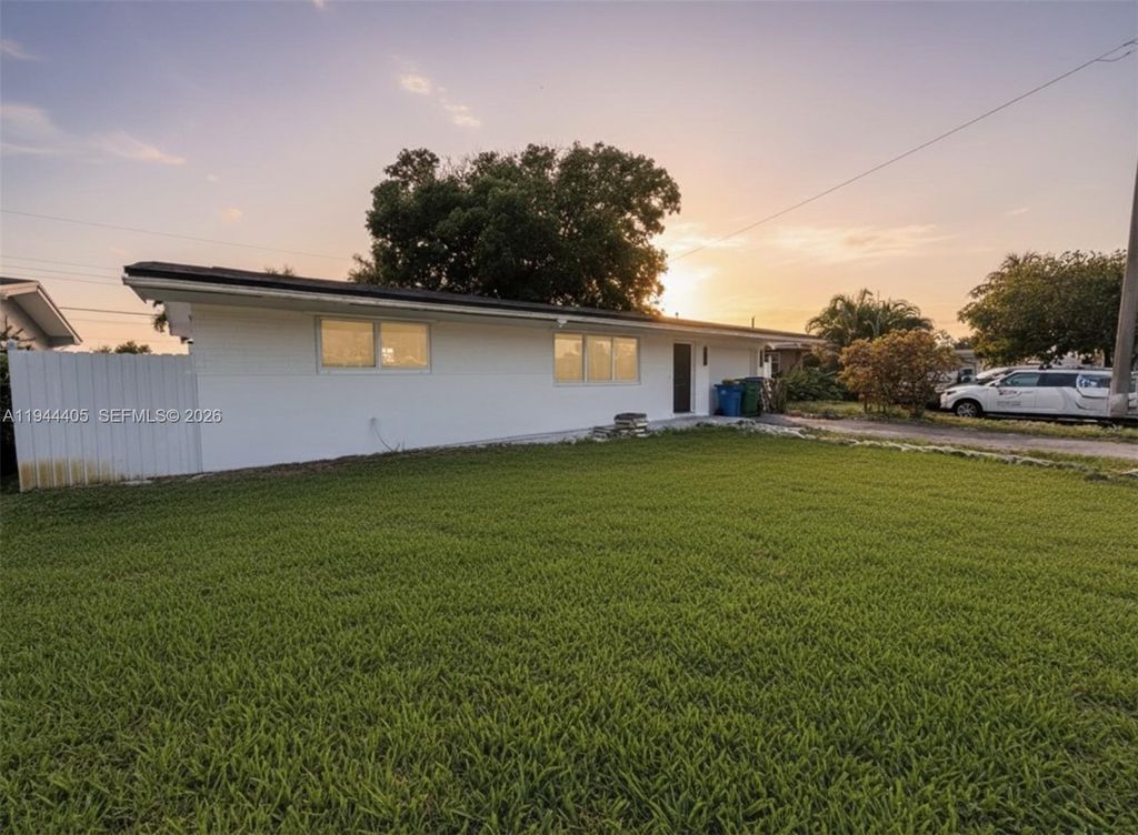 8600 Taft St, Pembroke Pines, FL 33024